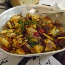 Boeuf Kavourmas avec pommes de terre et poivrons